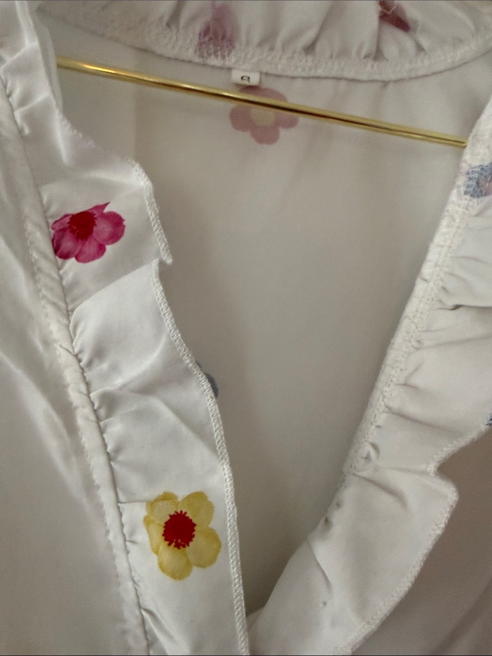 White Ruffled V-Neck Floral Blouse - Picture 2 of 5